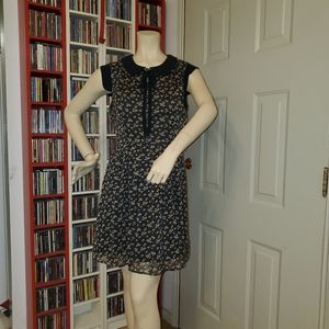 Peter pan collar dress